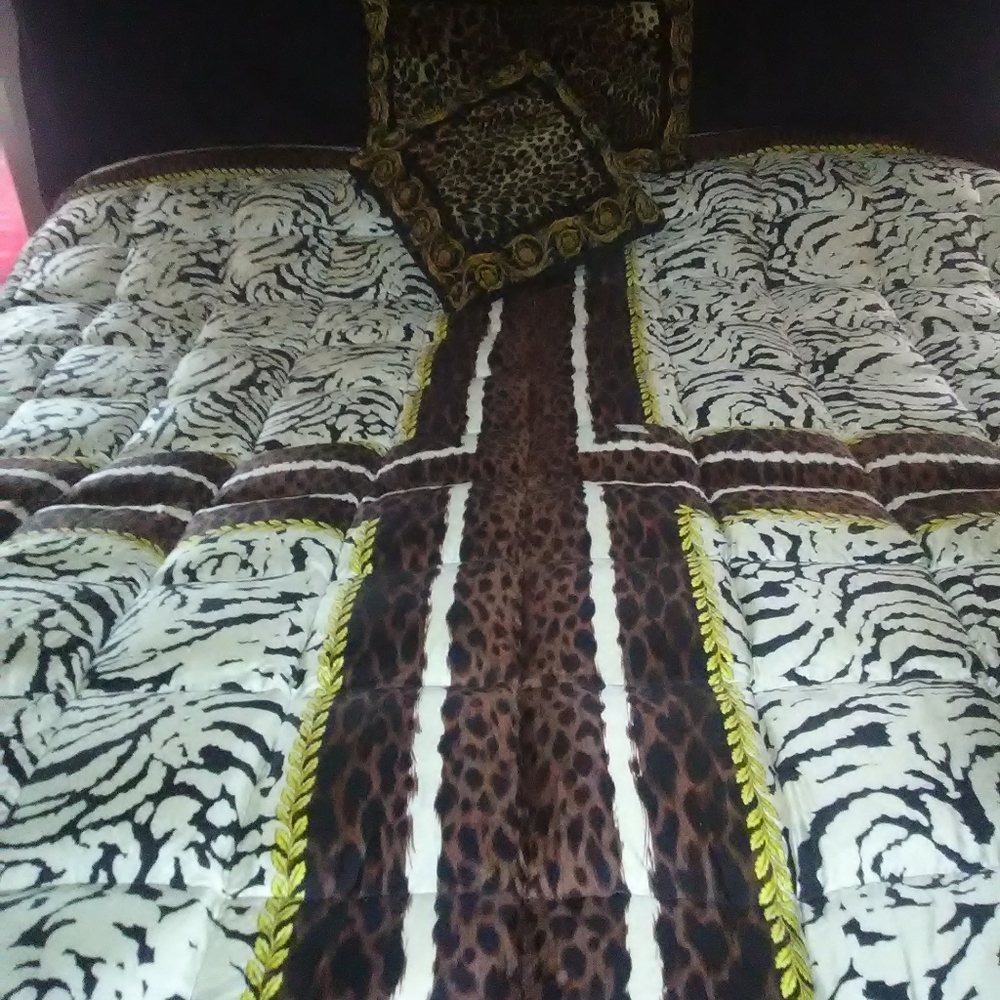 VERSACE bedding comforter and pillows,